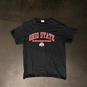 Gildan Men's Black and Red T-shirt